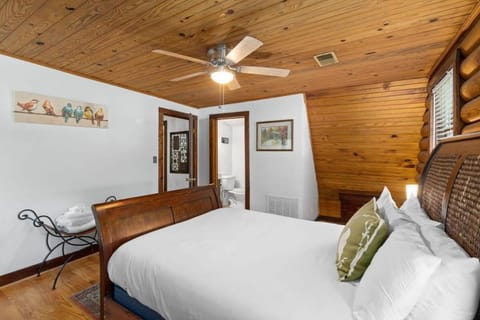 Campbell Log Cabin! Historic Charm, Modern Luxury Maison in Clarksville