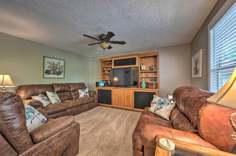 Idyllic Nampa Family Home with Hot Tub and Fire Pit! House in Nampa