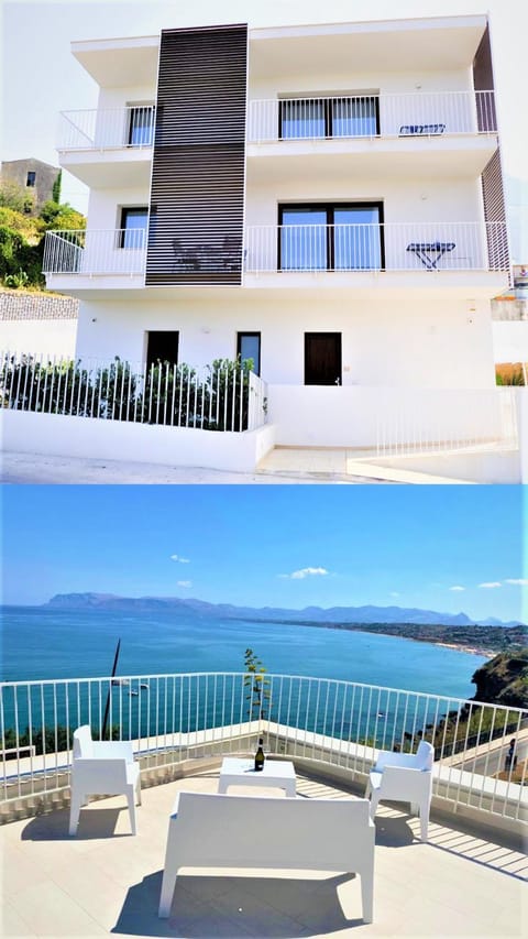 Property building, Balcony/Terrace, Sea view