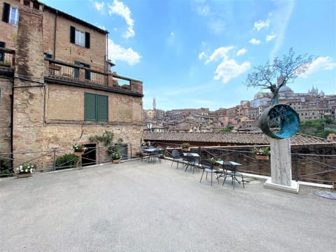 Property building, Nearby landmark, Day, Natural landscape, View (from property/room), Balcony/Terrace, City view, Mountain view