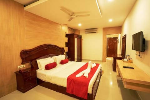 Bed, TV and multimedia, Bedroom