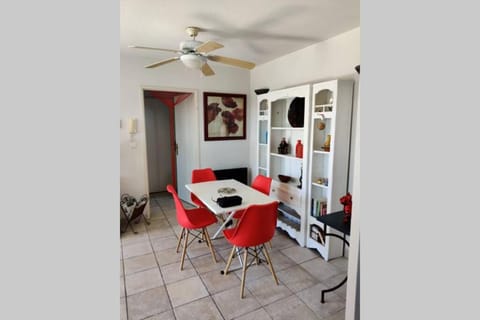 Dining area, fireplace