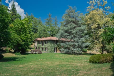 Property building, Natural landscape, Garden, Garden view