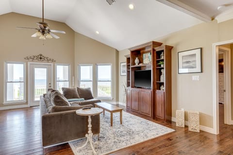 Driftwood Deck House in Bolivar Peninsula