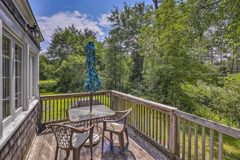 Franconia Escape on Half Acre with Fire Pit and Deck! Casa in Franconia