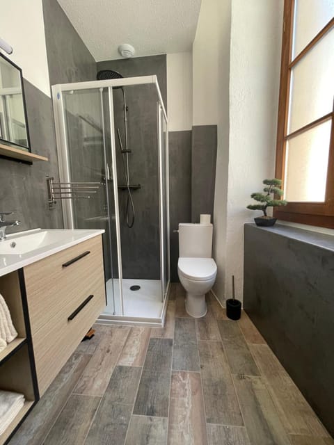 Toilet, Photo of the whole room