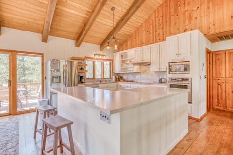 Sunriver Treehouse - Meredith Lodging House in Sunriver