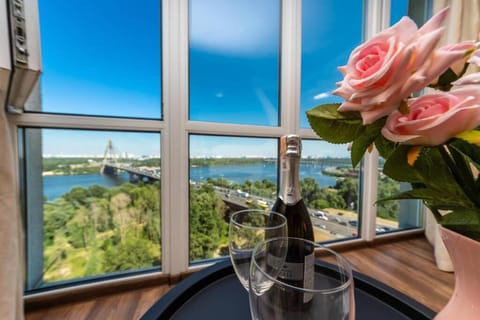 Apartments with crazy panoramic view of the Dniepr Condominio in Kiev City - Kyiv