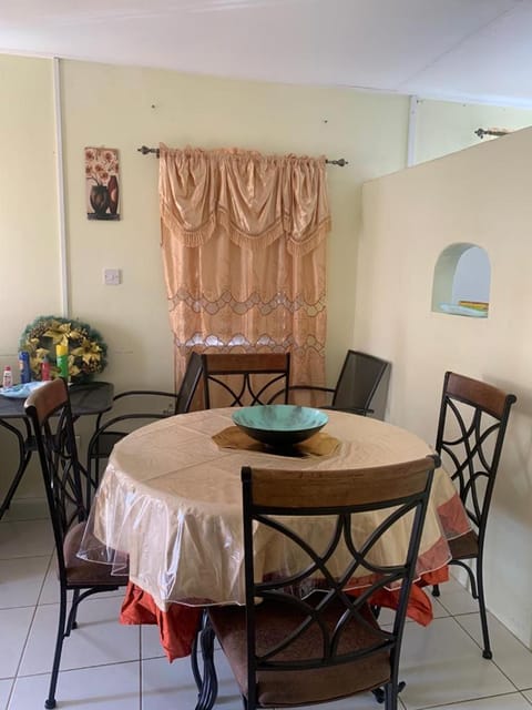 Sasha’s Holiday Home Oistins Barbados Haus in Oistins