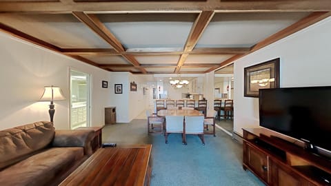 Two Bedroom Units at 1849 Condos with 3 Hot Tubs & Slopeside Apartment in Mammoth Lakes