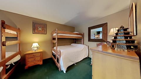 Upgraded 4 Bedrooms at 1849 Condos - Slopeside To Skiing & Mountain Biking Condo in Mammoth Lakes