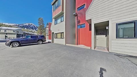 Slopeside Four Bedroom Homes at 1849 Condos - Free Wifi & Parking! Condo in Mammoth Lakes