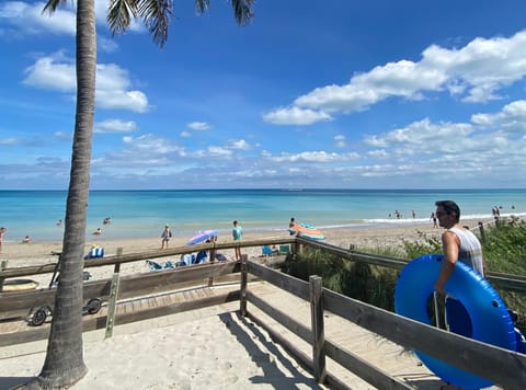 Departamento frente al mar con salida directa a playa. Apartment in Hollywood Beach