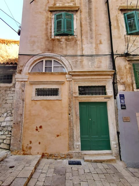 Property building, Facade/entrance