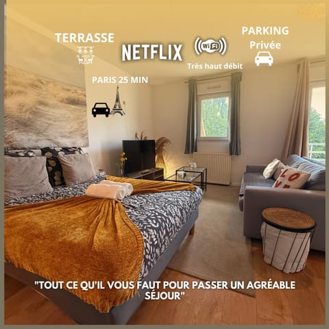 Bed, TV and multimedia, Living room, Seating area, Bedroom