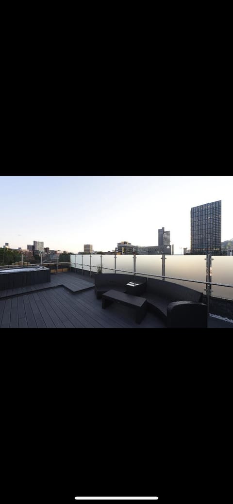 Swan Street Townhouse Hot Tub & Roof Terrace Apartment hotel in Manchester