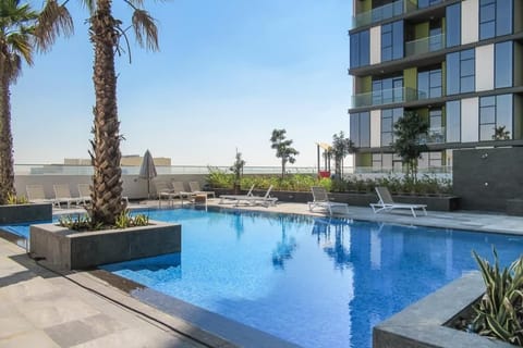 Frank Porter - The Pulse Residences Apartment in Dubai