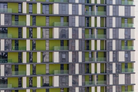 Frank Porter - The Pulse Residences Apartment in Dubai