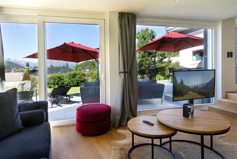 Balcony/Terrace, Living room, Mountain view