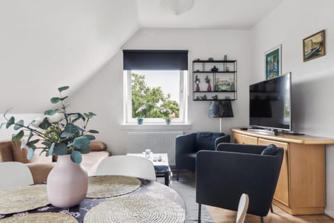 LOVELY TOP FLOOR Apart COPENHAGEN NEAR AIRPORT, METRO AND THE BEACH Apartment in Copenhagen