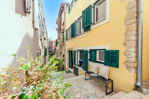 Property building, Day, Street view