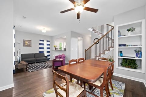 The Navy Nestler Bright & Stylish Near Downtown House in Clarksville