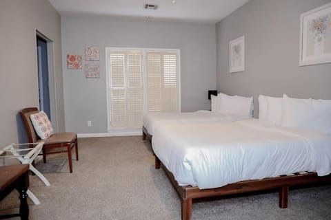 The Regal Courtyard Retreat 5 Min to ASU House in Montgomery