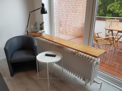 Living room, Seating area, internet