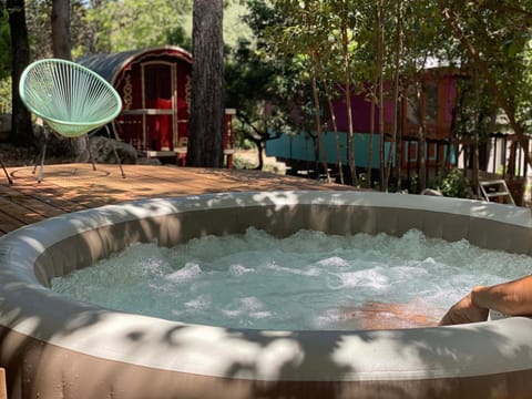 Les roulottes de Bayama - logement insolite avec jacuzzi Nature lodge in Mougins