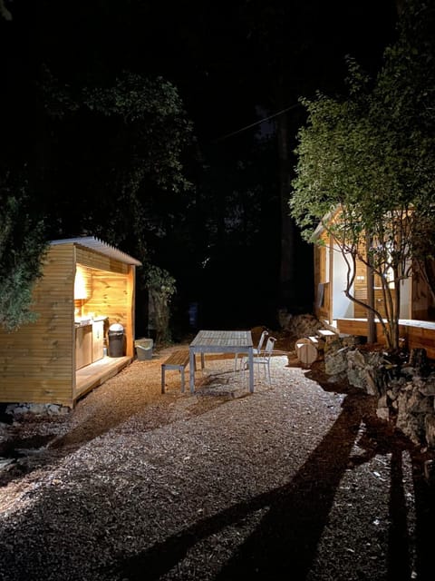 Les roulottes de Bayama - logement insolite avec jacuzzi Nature lodge in Mougins