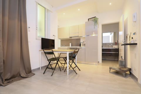 Dining area, kitchen