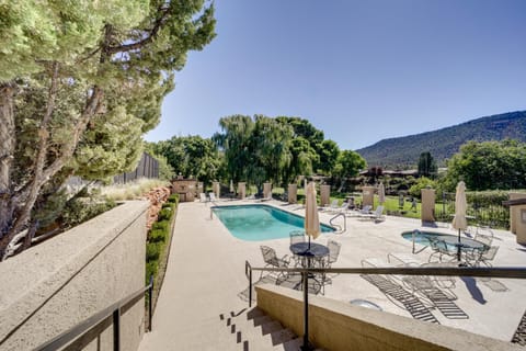 Sedona Home with Golf Course View and Pool Access! House in Village of Oak Creek