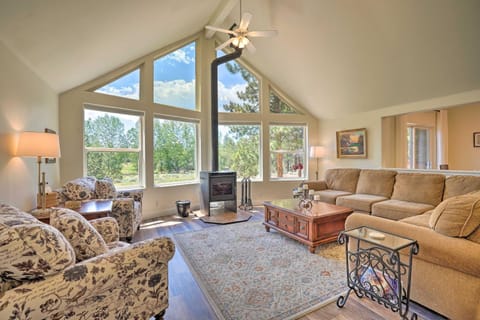 10-Acre Bend Home Less Than 4 Mi to Old Mill District Haus in Deschutes River Woods