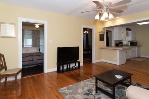 The Columbus Cottage Mins to Benning Downtown Casa in Columbus