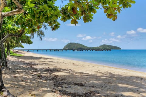 2 Bedroom Red Cowrie Apartment Palm Cove Apartment in Palm Cove