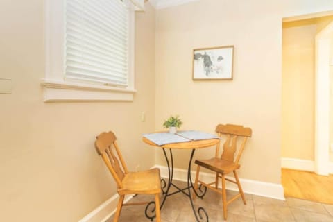 Near Downtown&Parks- The Cozy Guest Cottage Apartment in Columbus