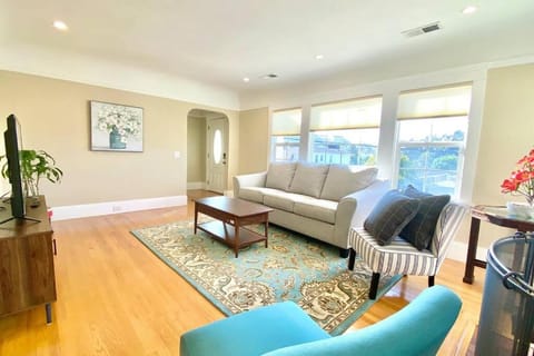 Entire 3 bedroom house for 6 people Near SFO SF Bay Area Newly updated House in San Bruno
