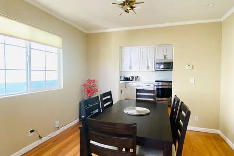 Entire 3 bedroom house for 6 people Near SFO SF Bay Area Newly updated Casa in San Bruno