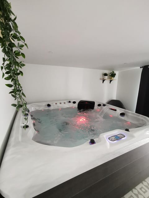 Hot Tub, Spa and wellness centre/facilities