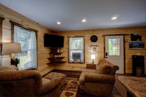 Dragon's Nest Cabin with Mountain Views Landhaus in Cheoah