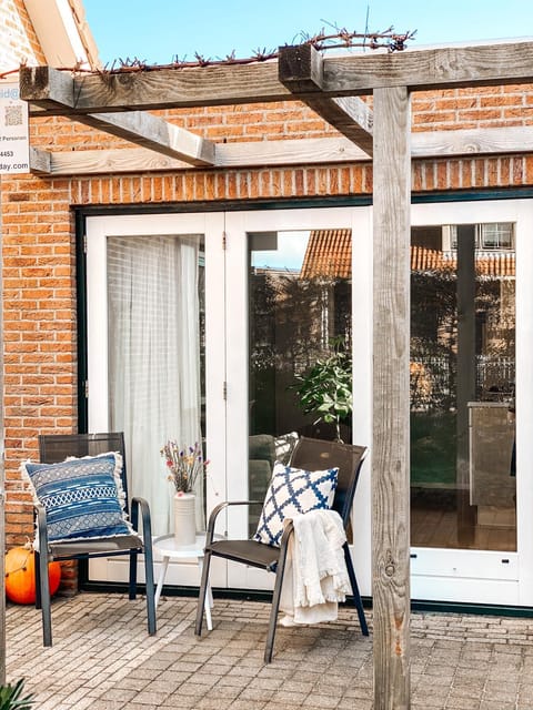 Property building, Facade/entrance, Balcony/Terrace