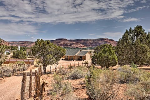 Quiet Kanab Home with Panoramic Views and Porch! Casa in Kanab