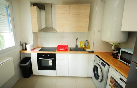 Coffee/tea facilities, dishwasher, minibar, pet friendly, storage, washing machine, kitchen