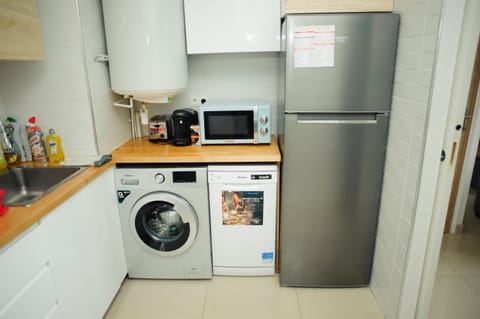 Coffee/tea facilities, dishwasher, minibar, toaster, washing machine, kitchen