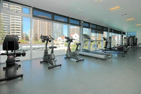 Scenic 2-Bed with Pool, Gym & Secure Parking Apartment in Surfers Paradise