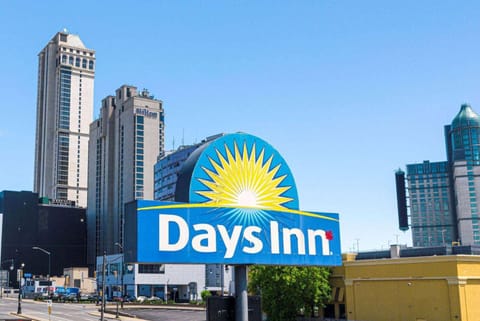 Days Inn by Wyndham Fallsview Hotel in Niagara Falls