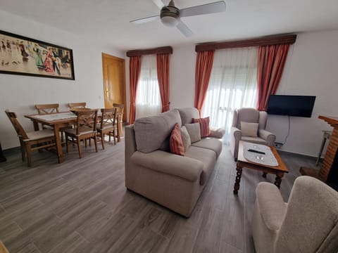 Communal lounge/ TV room