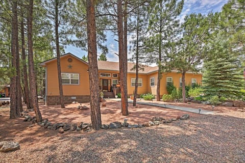 Upscale Haven Near the Apache-Sitgreaves Forest! House in Show Low
