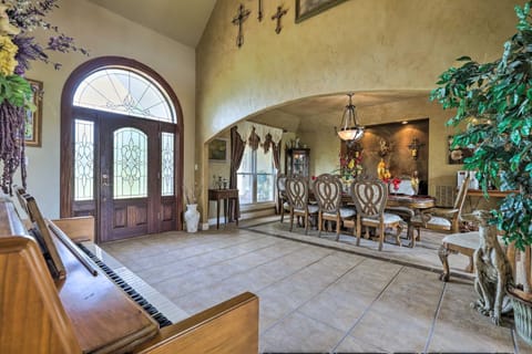 Extravagant 4,500 Sq Ft Home in Hill Country! Casa in Spring Branch