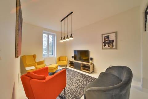 Communal lounge/ TV room, TV and multimedia, Living room
